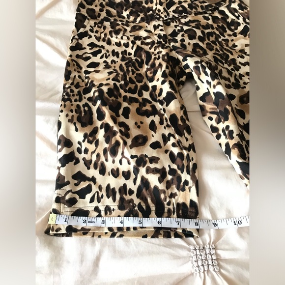 Cache leopard print shorts in great condition sz 2. Stretchy. - Picture 9 of 14